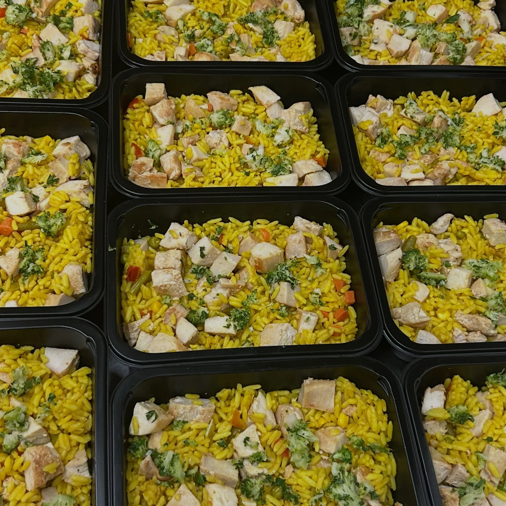 Refei&ccedil;&otilde;es preparadas com todo o cuidado e prontas a chegar &agrave; tua mesa 🧡