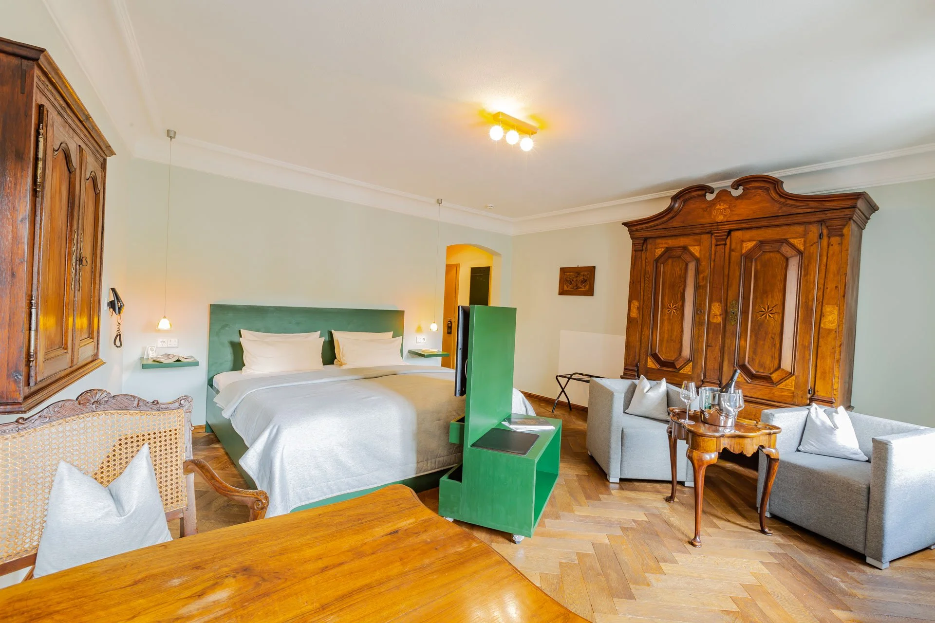 Meisenheimer_Hof_Hotelzimmer_Karl-XII_Copyright_Tommy_Weinz.jpeg