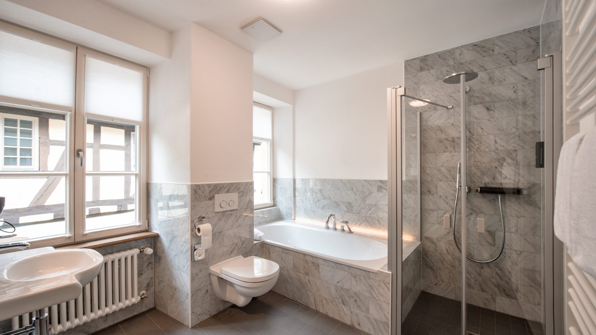 Meisenheimer_Hof_Kochhaus_Ferienwohnung_Nicolas_Appert_Bad.jpeg