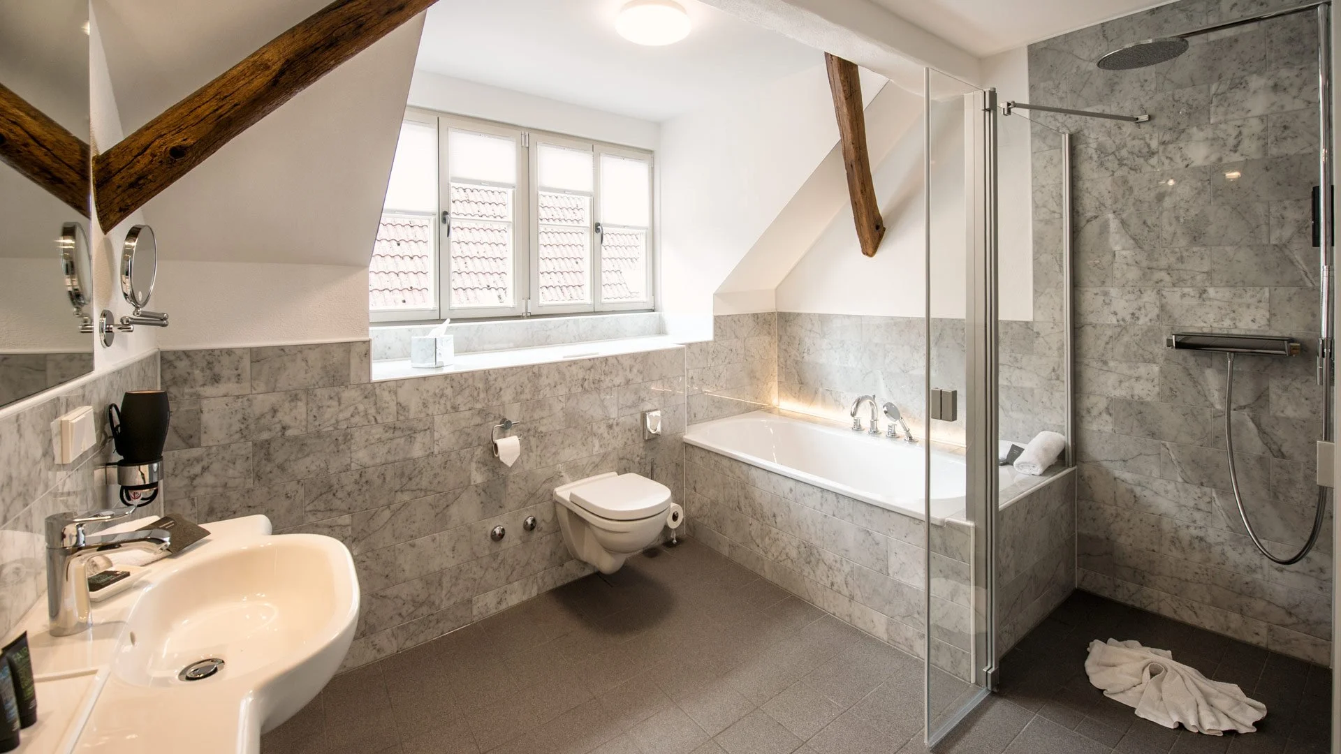 Meisenheimer_Hof_Kochhaus_Witzigmann_1_Bad.jpeg