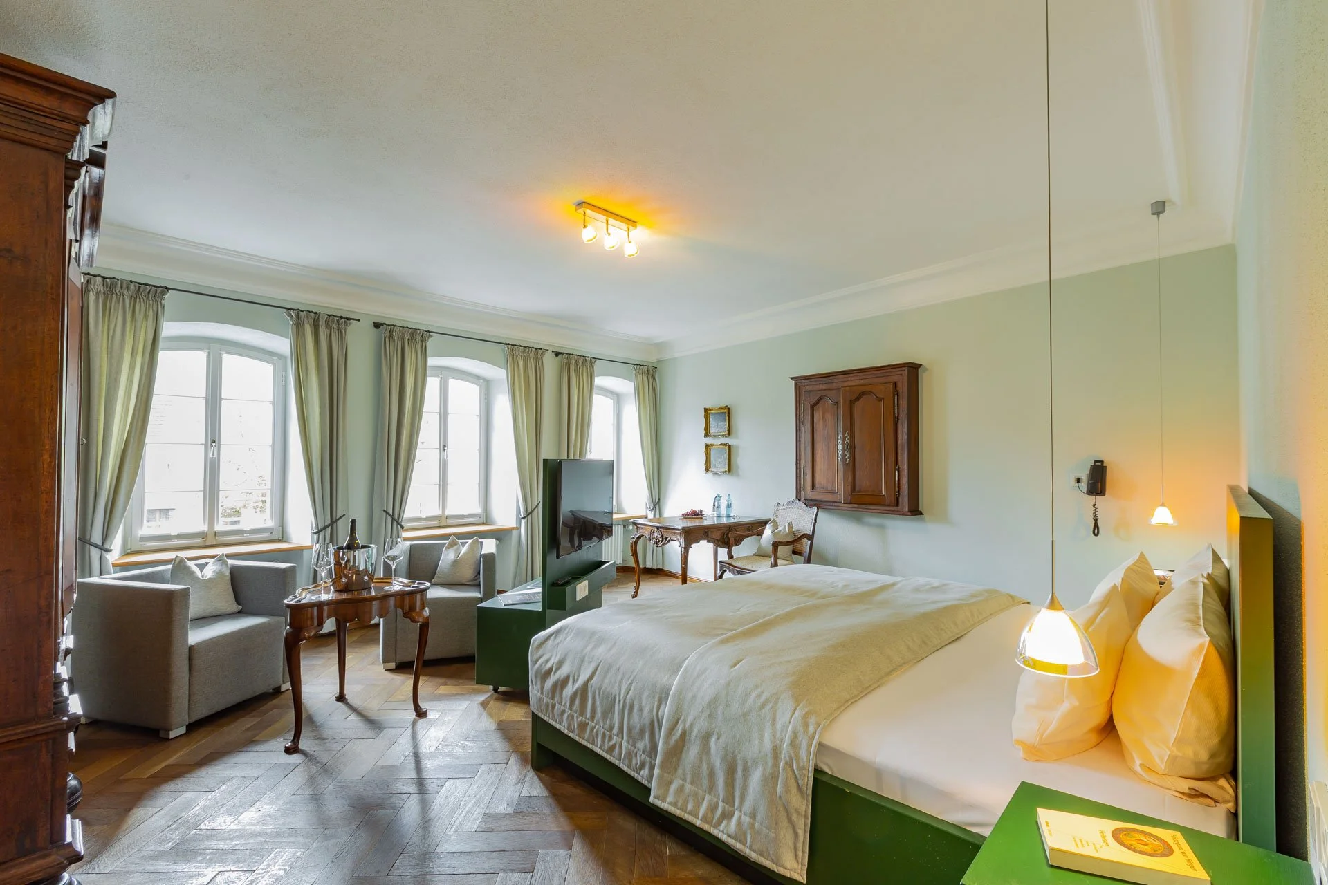 Meisenheimer_Hof_Hotelzimmer_Karl-XII-3_Copyright_Tommy_Weinz.jpeg