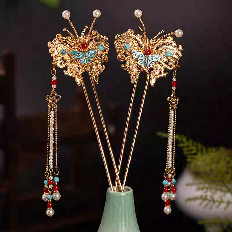 Hairpin: "Butterflies Dancing on Cloud-like Hair"