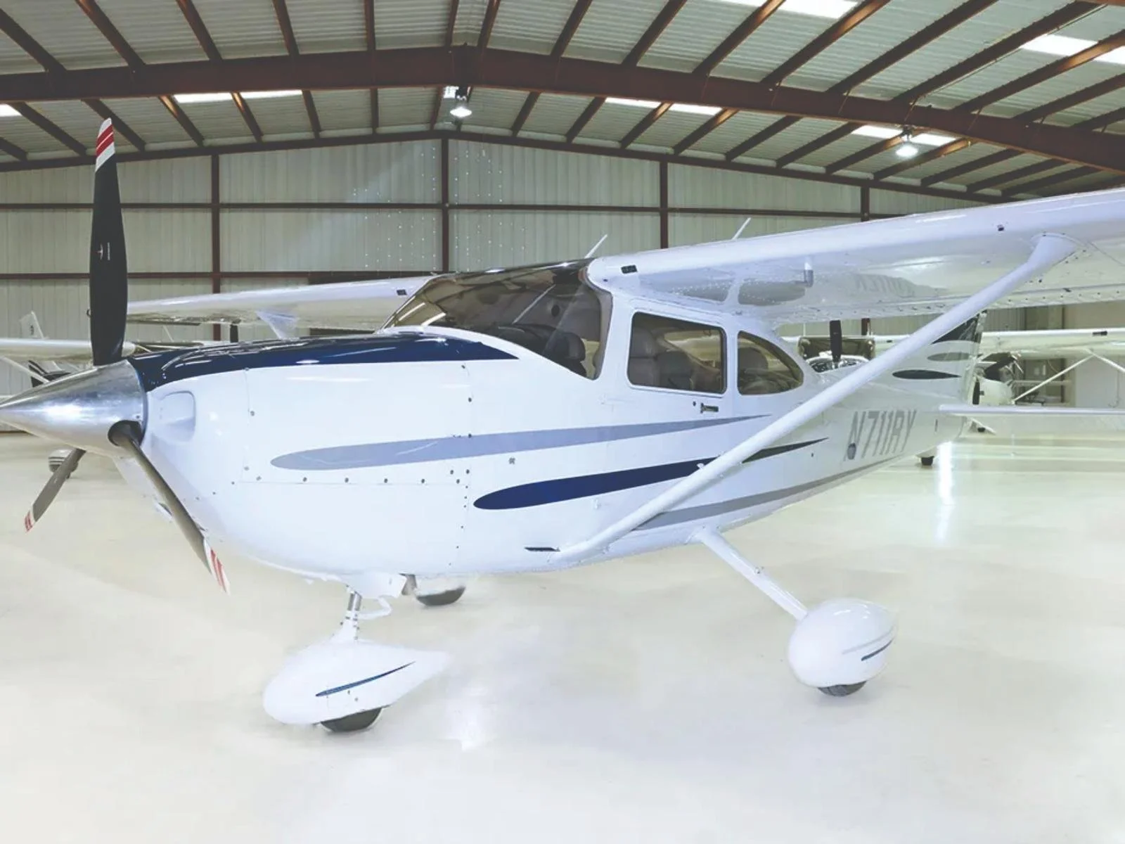 Cessna 182_optimized.jpg