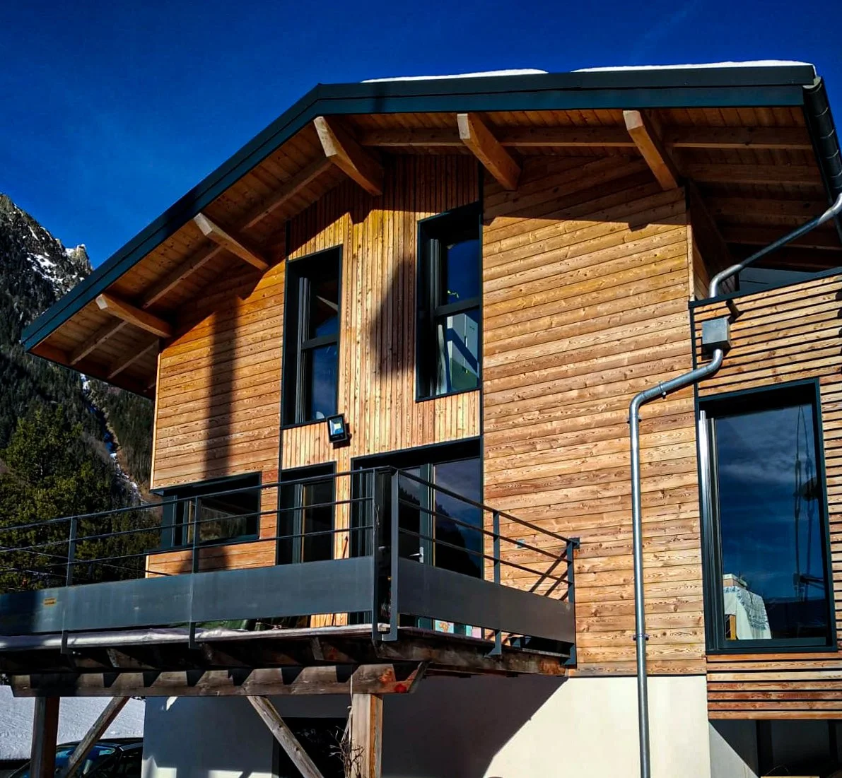Façade Sud Maison Ecoresponsable Chamonix.jpg
