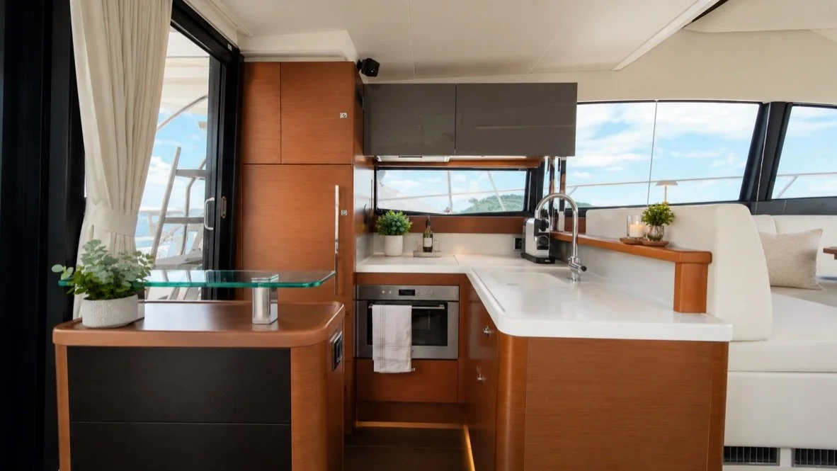 jord-queen-galley-kitchen-yacht.jpg