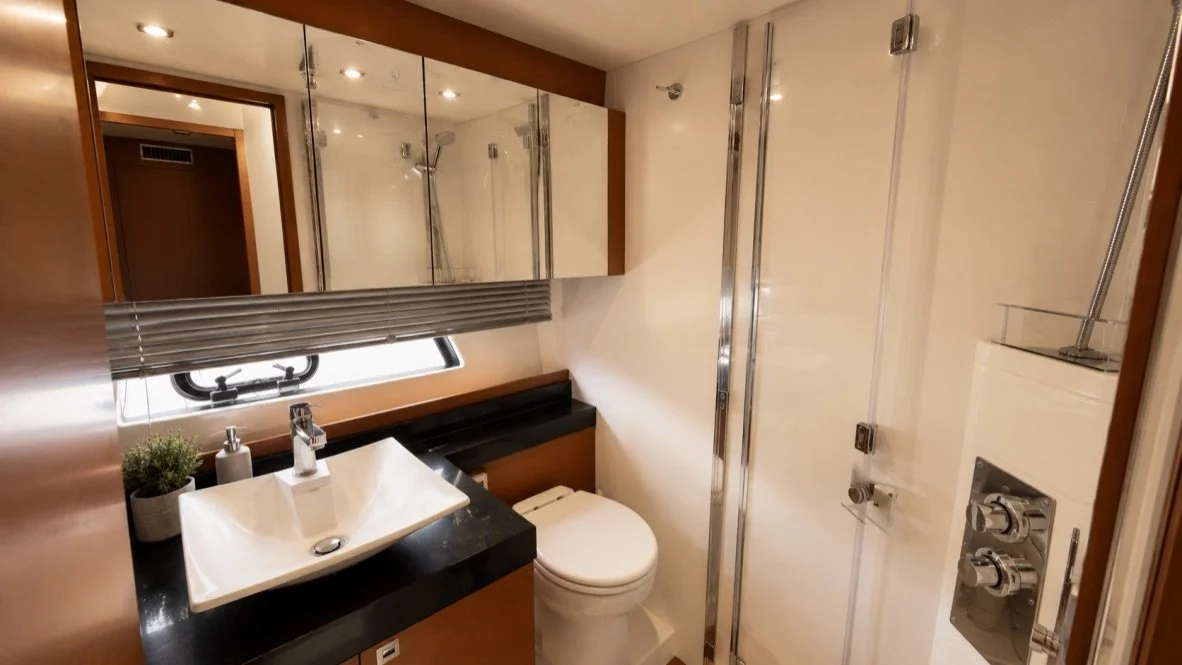 fjord-queen-bathroom2-prestige-500.jpg