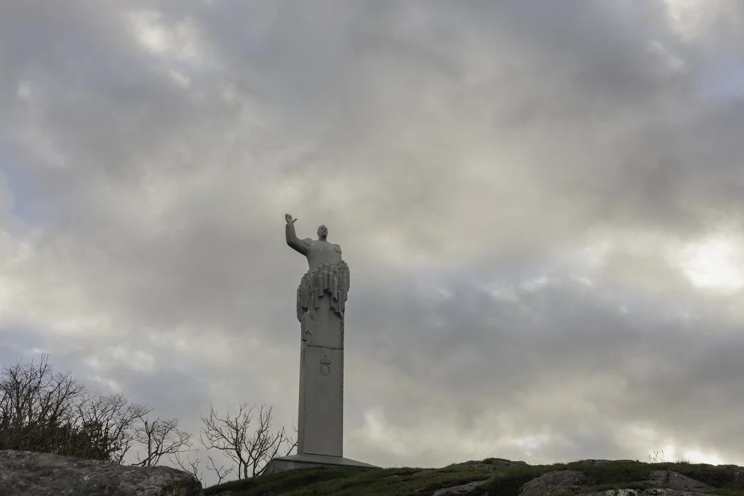 king-olav-statue-skjerjehamn.jpg