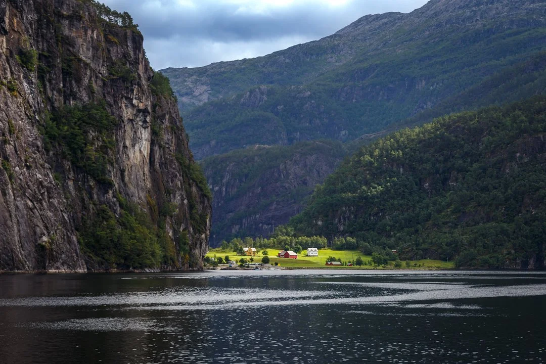 dramatic-fjord-landscape-modalen-norway.jpg