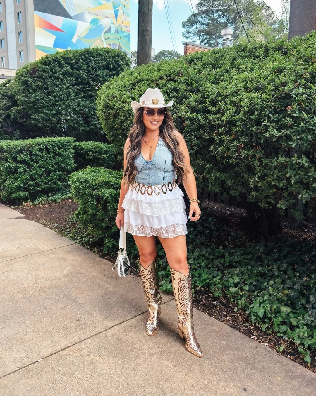 Weekend recap 🩷 Luke Combs + Easter in one makes for a busy, yet FUN time 🎵🐣👏🏻
Say SHOP &amp; I&rsquo;ll send you the links to either outfit 😊✨
#weekendrecap #outfitinspo #casualstyle #concertoutfit #countryconcert https://liketk.it/651vk 
http