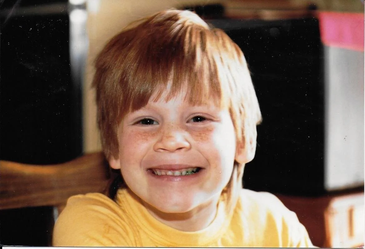 J'étais une enfant énergique, j'aimais rigoler et jouer des tours à mes sœurs 📷