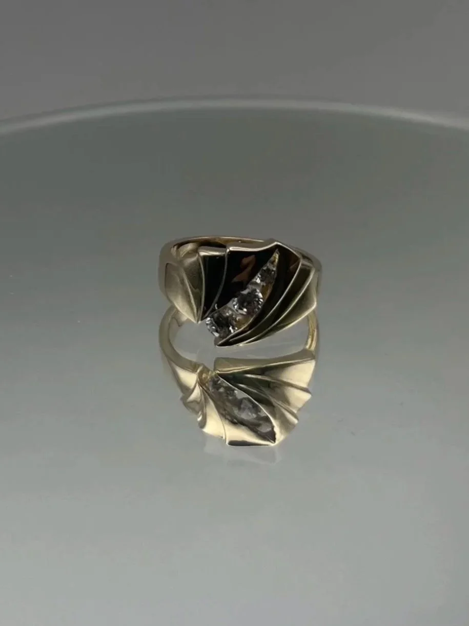 Channel Set - 14K  Yellow Gold