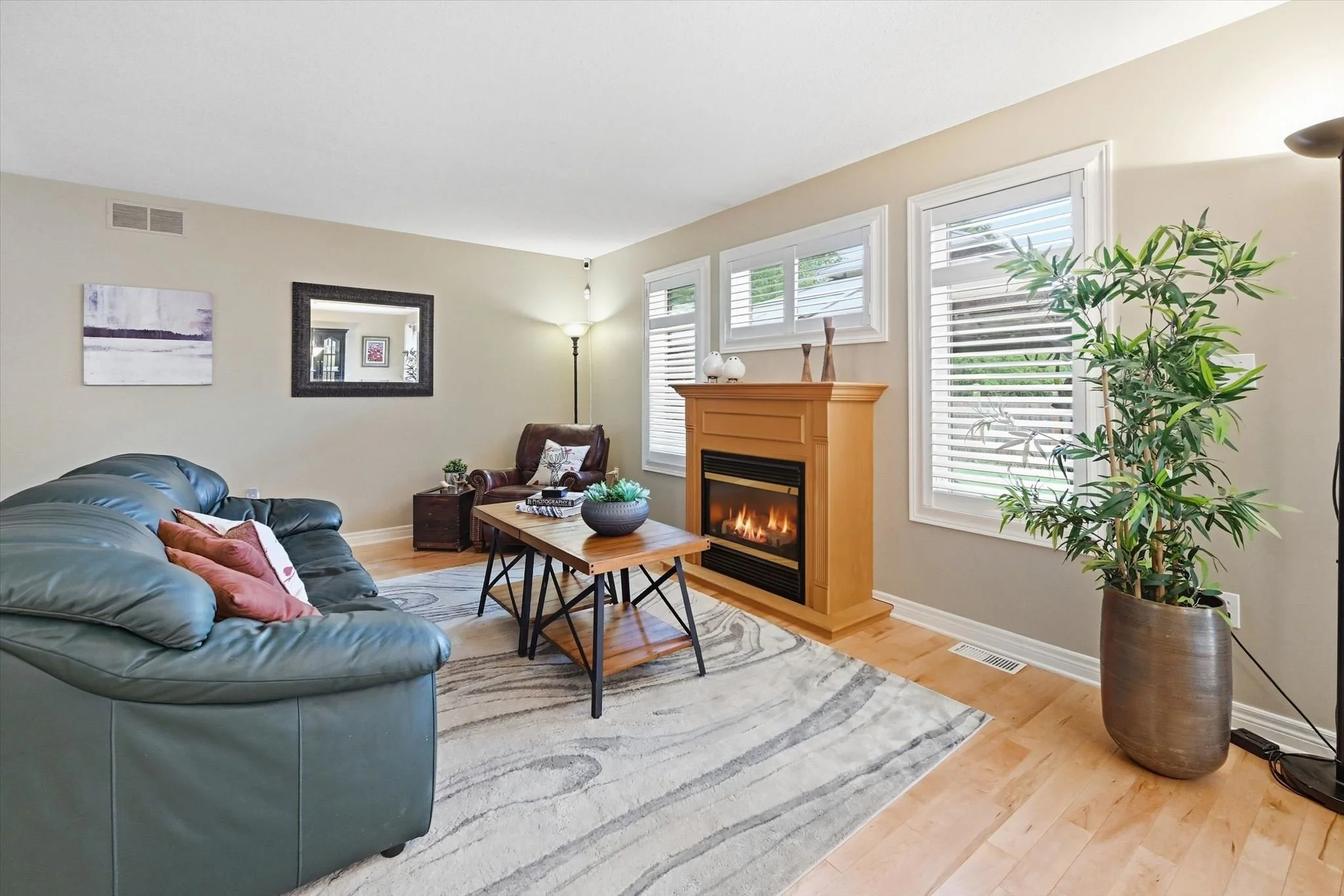 13-44 Thorold Ave-013.jpg
