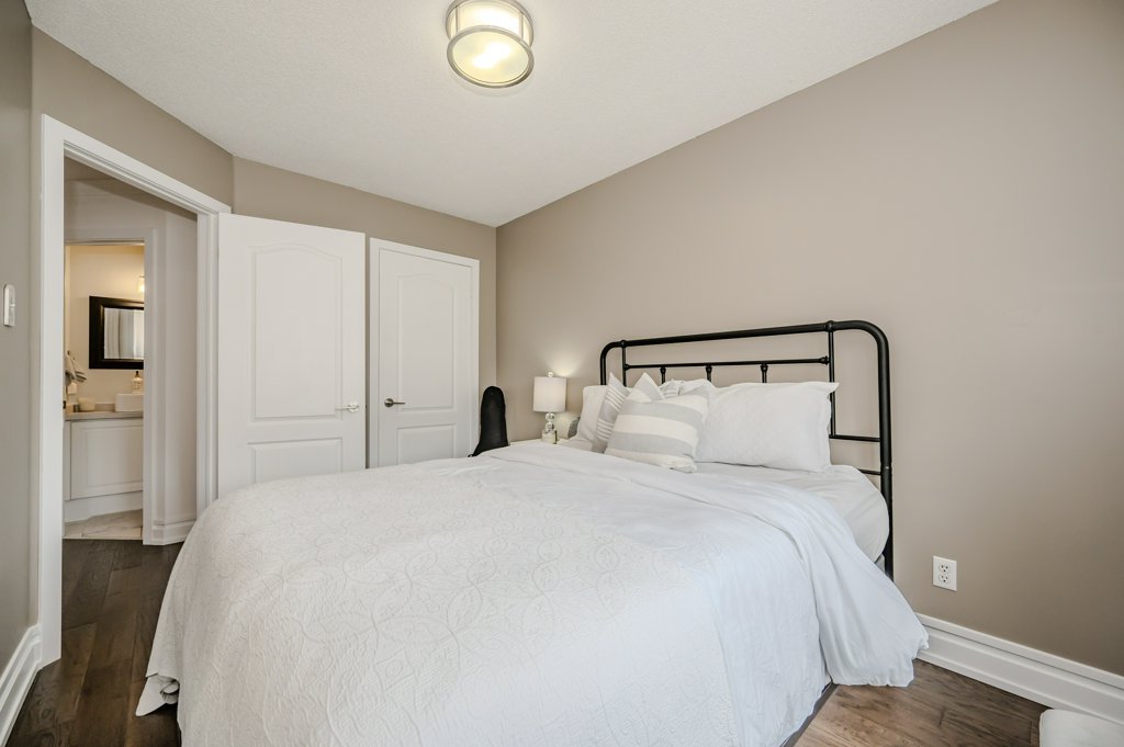 2095 Glenhampton Road - Bedroom 2 - 2.jpg