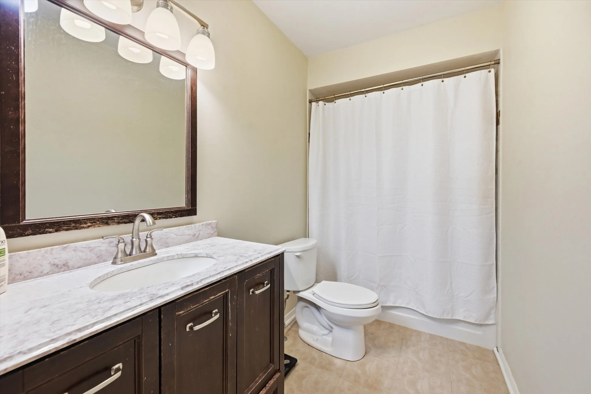 26-26 Moss Blvd 51-026.jpg