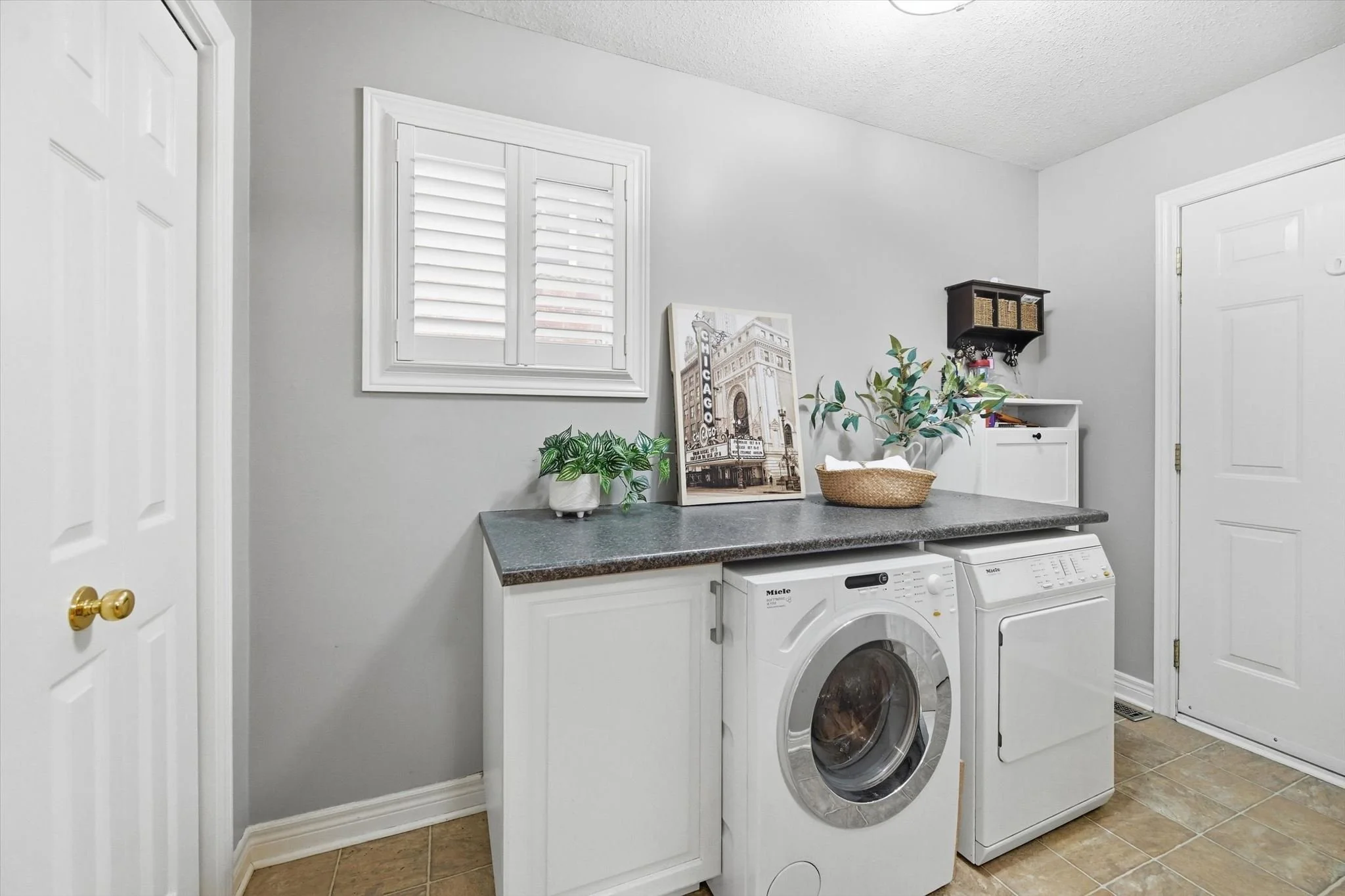 20-44 Thorold Ave-020.jpg