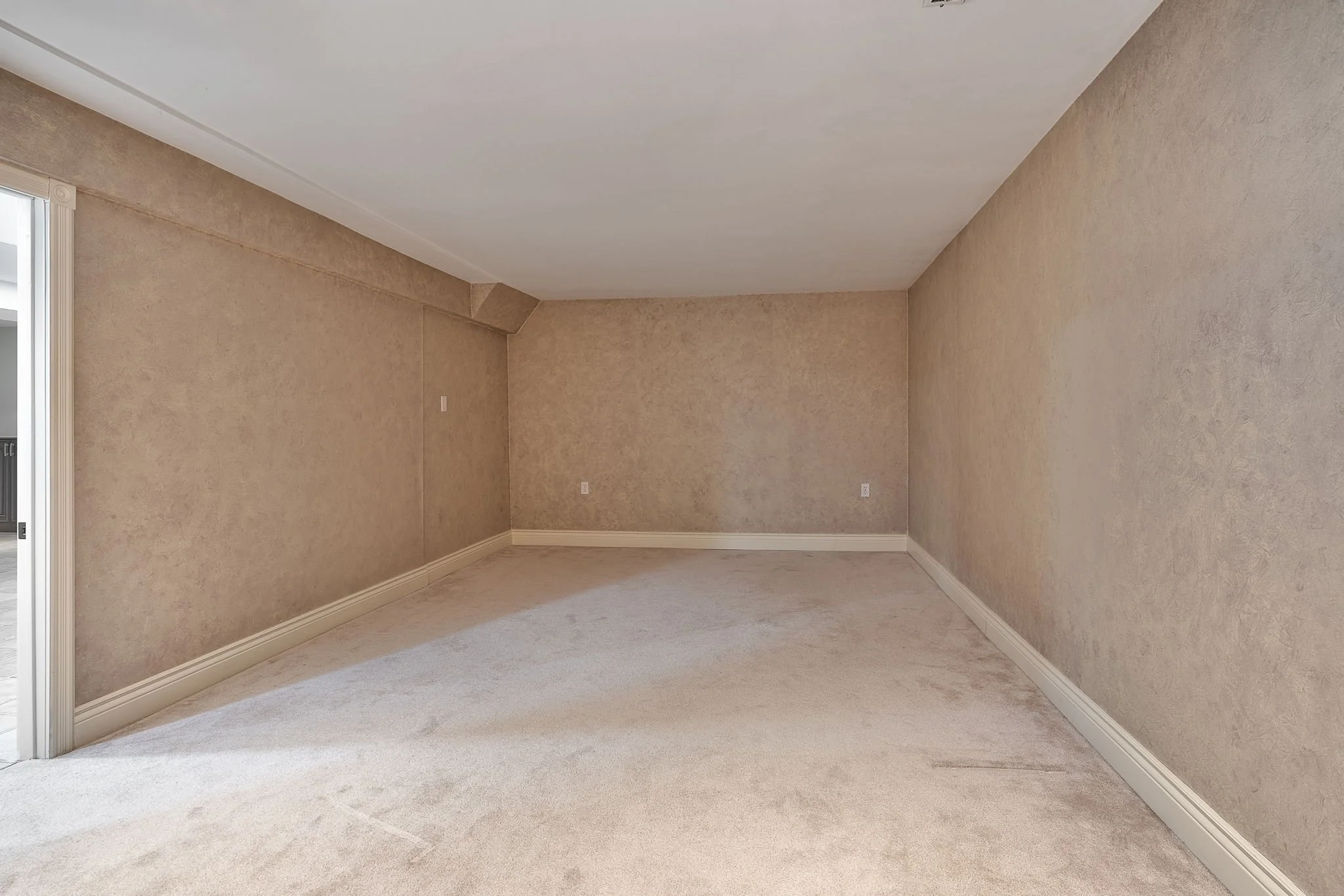 2581 Cynara Road - LL Family Room 3.jpg