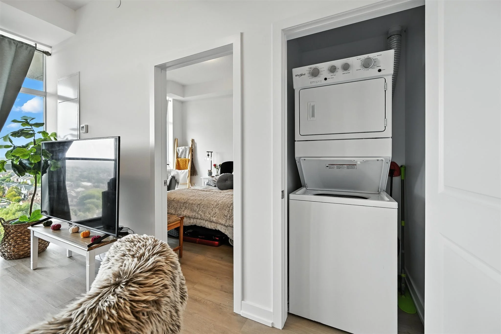 24-460 dundas-024.jpg