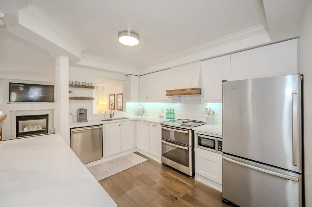 2095 Glenhampton Road - Kitchen 1.jpg