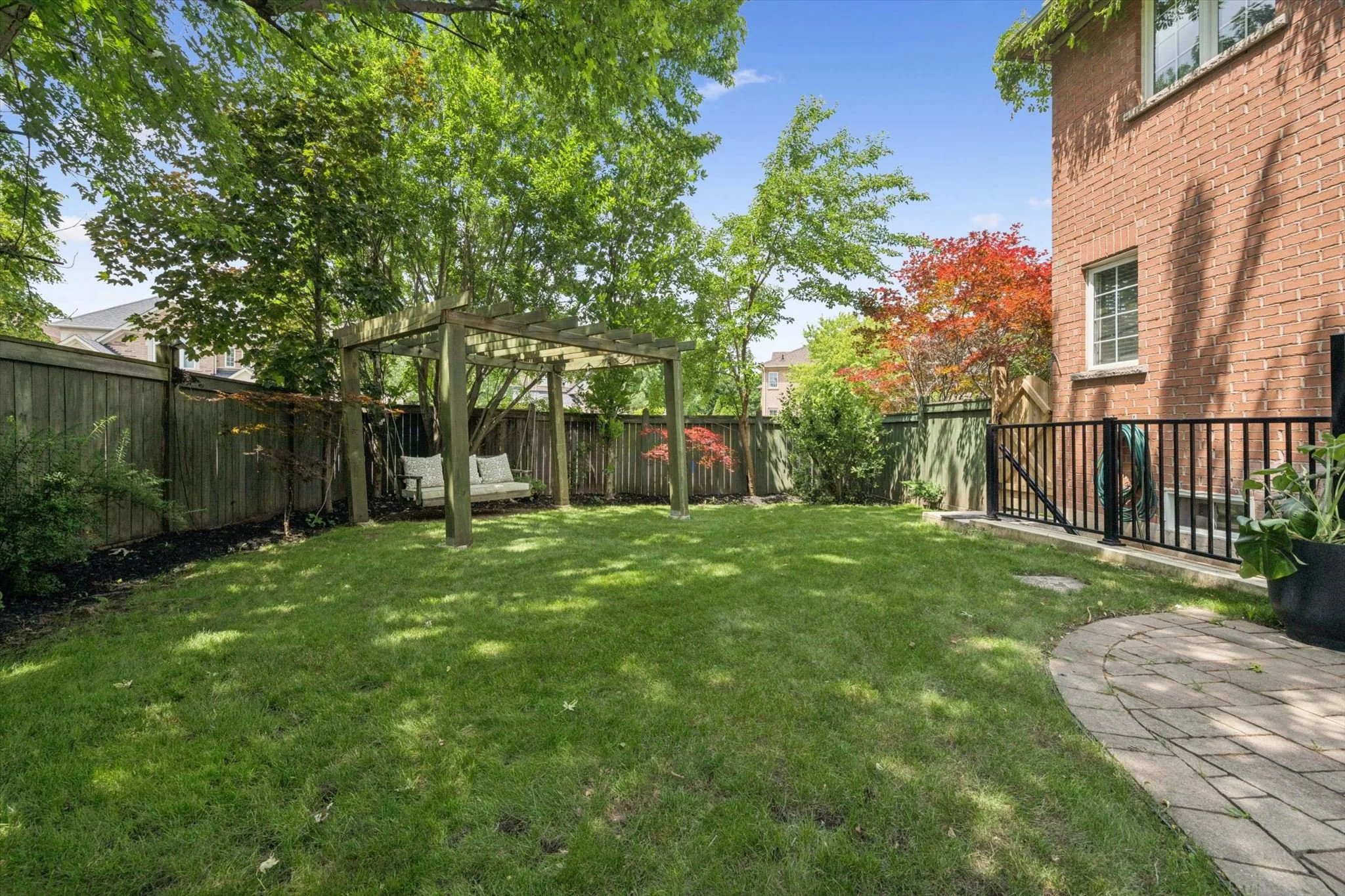 48-Creek Path Ave 048.jpg