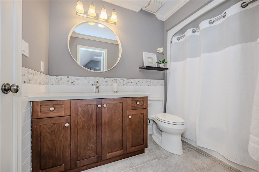 2247 Dewsbury Drive - Bedroom 3 - Ensuite 1.jpg