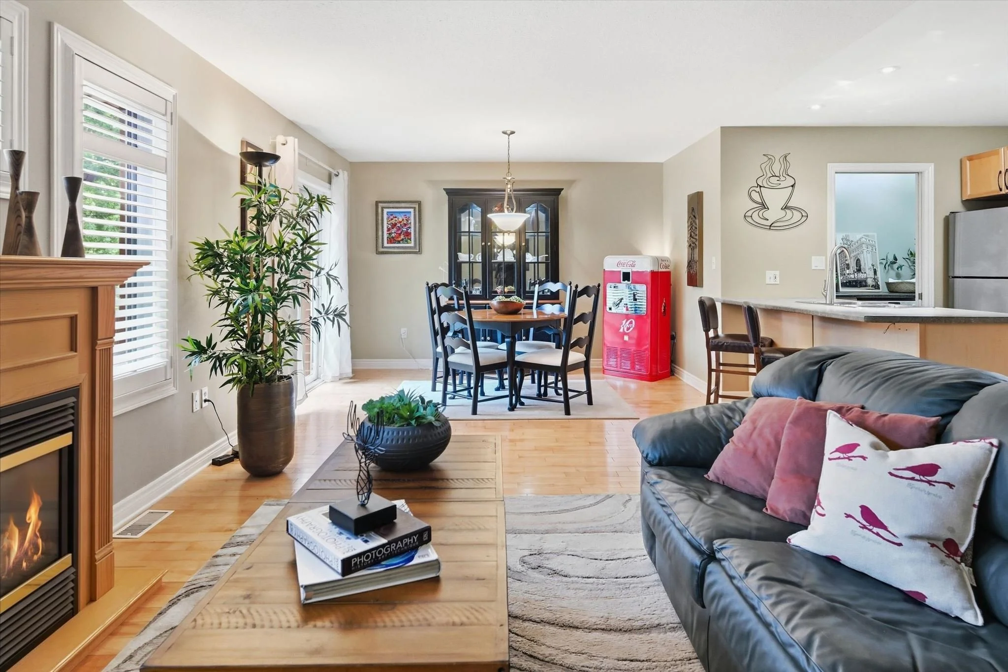 15-44 Thorold Ave-015.jpg