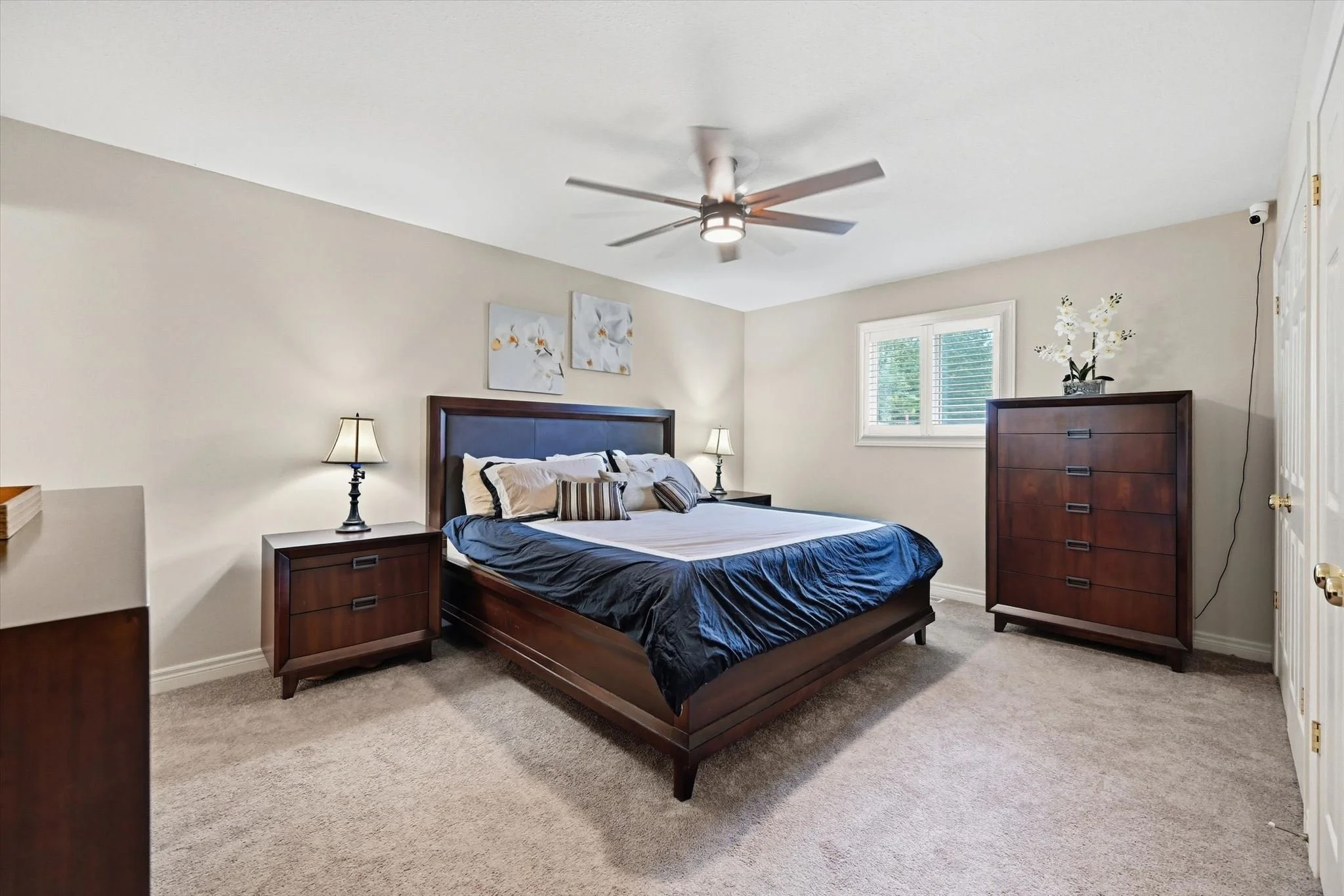 21-44 Thorold Ave-021.jpg