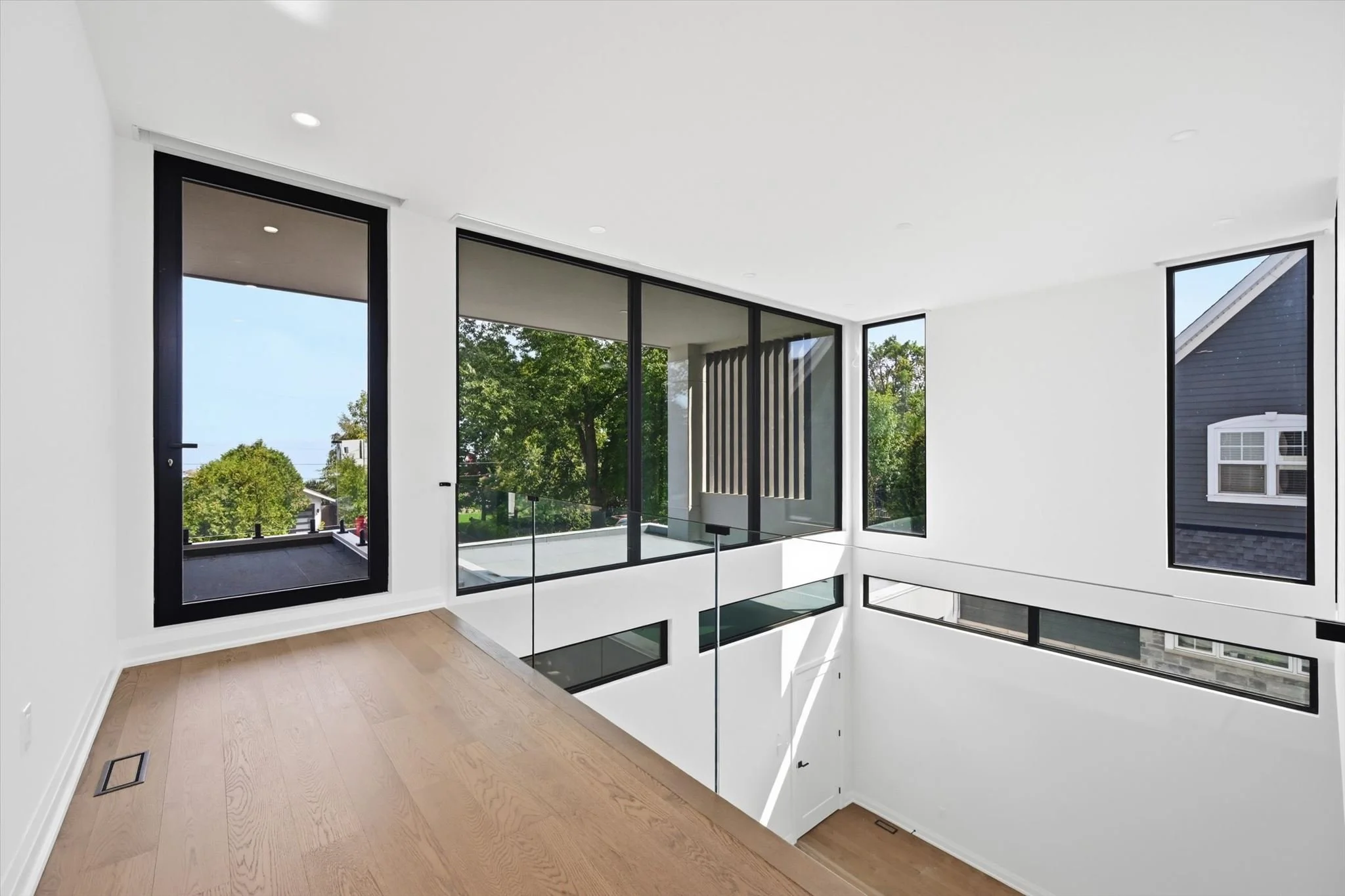 37-36 Windemere Rd-036.jpg