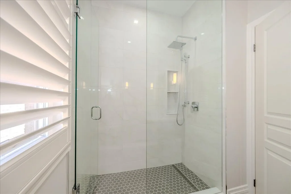 2247 Dewsbury Drive - Main Bathroom 2.jpg