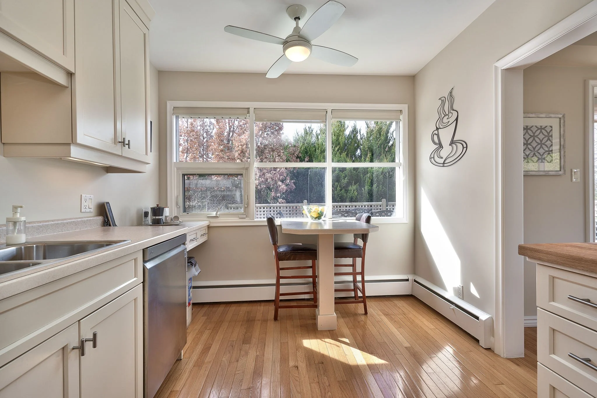 Kitchen - Breakfast Area 1.jpg