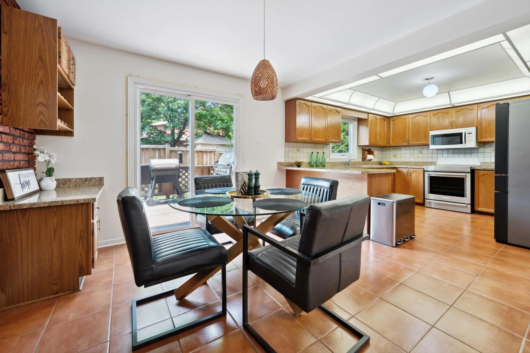 16-Warner Dr 016.jpg