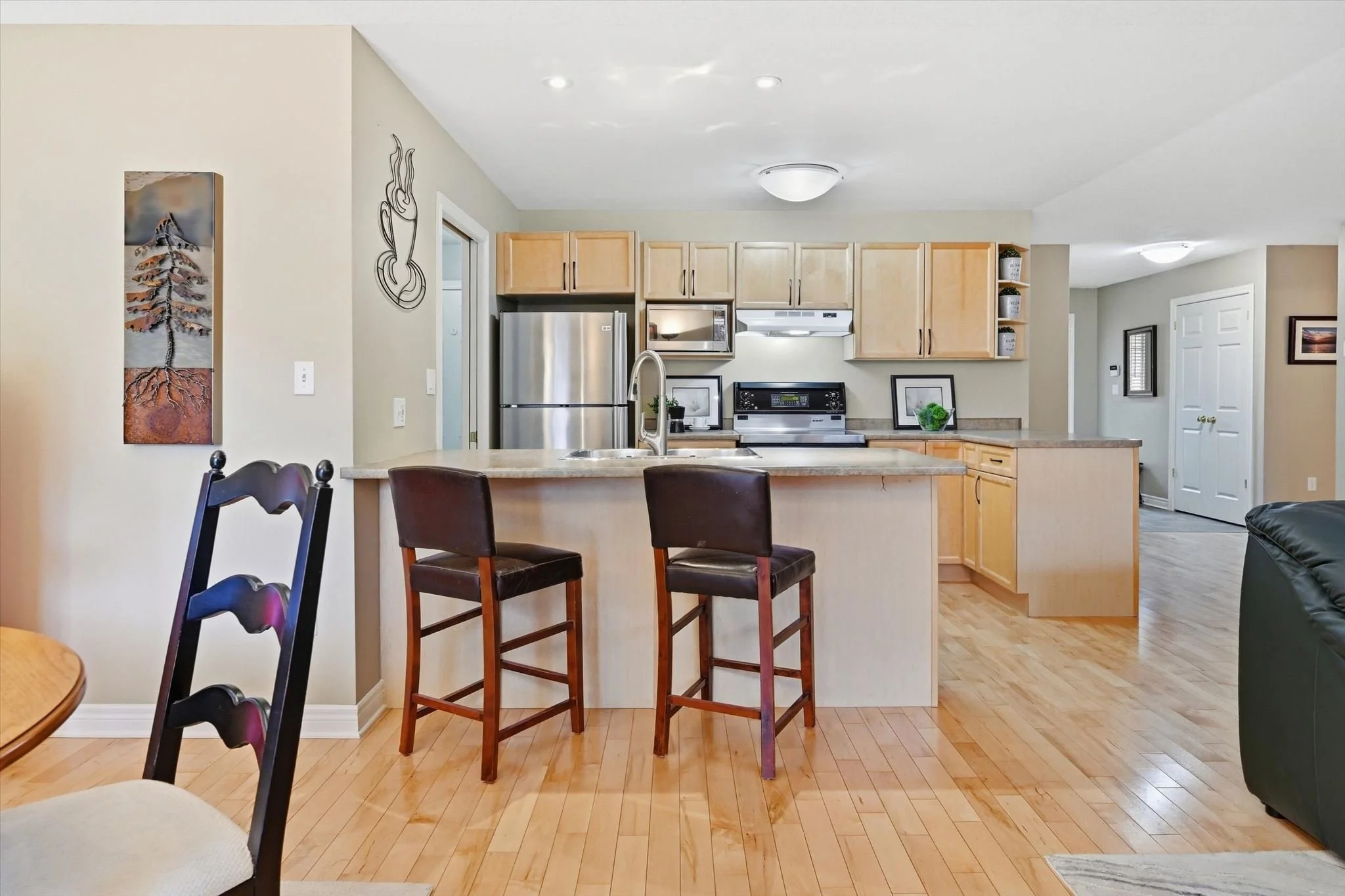 18-44 Thorold Ave-018.jpg