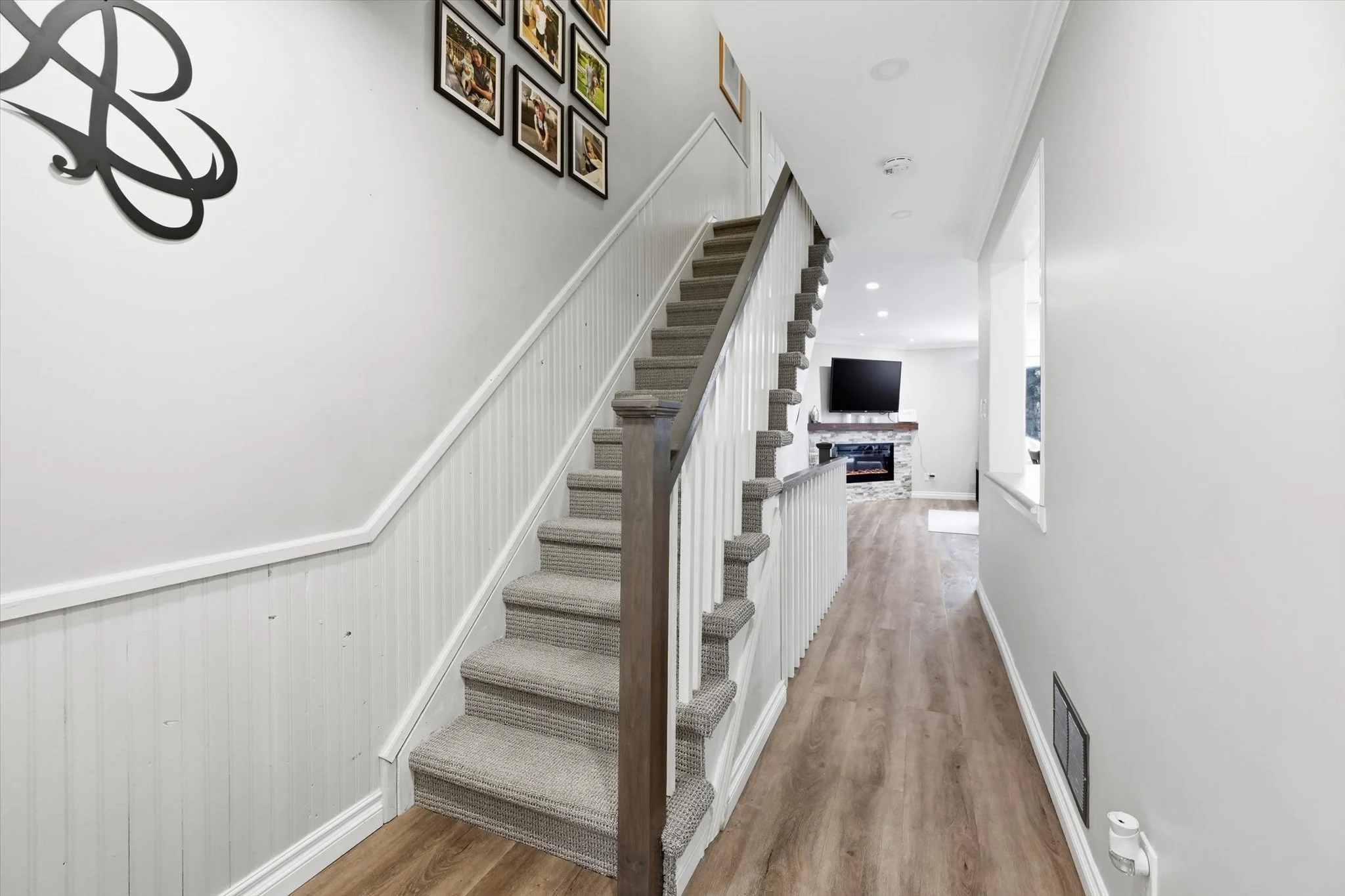 20-26 Moss Blvd 51-020.jpg