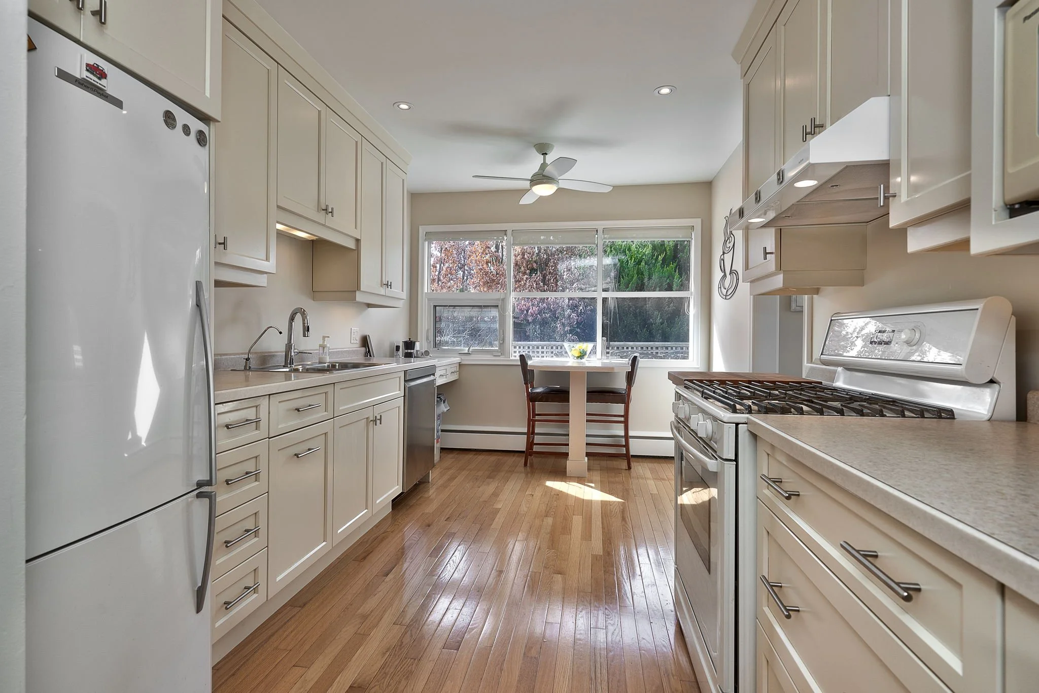 Kitchen 2.jpg