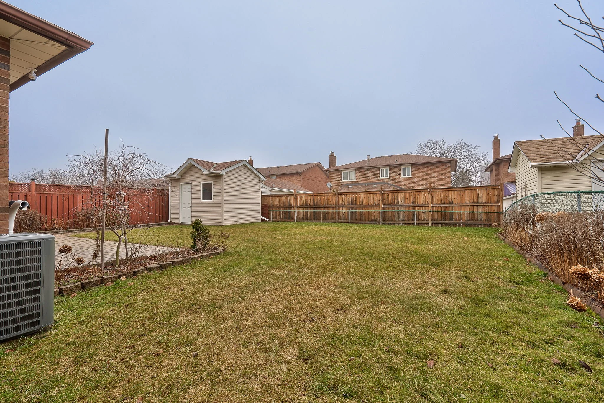 2581 Cynara Road - Rear Yard 3.jpg