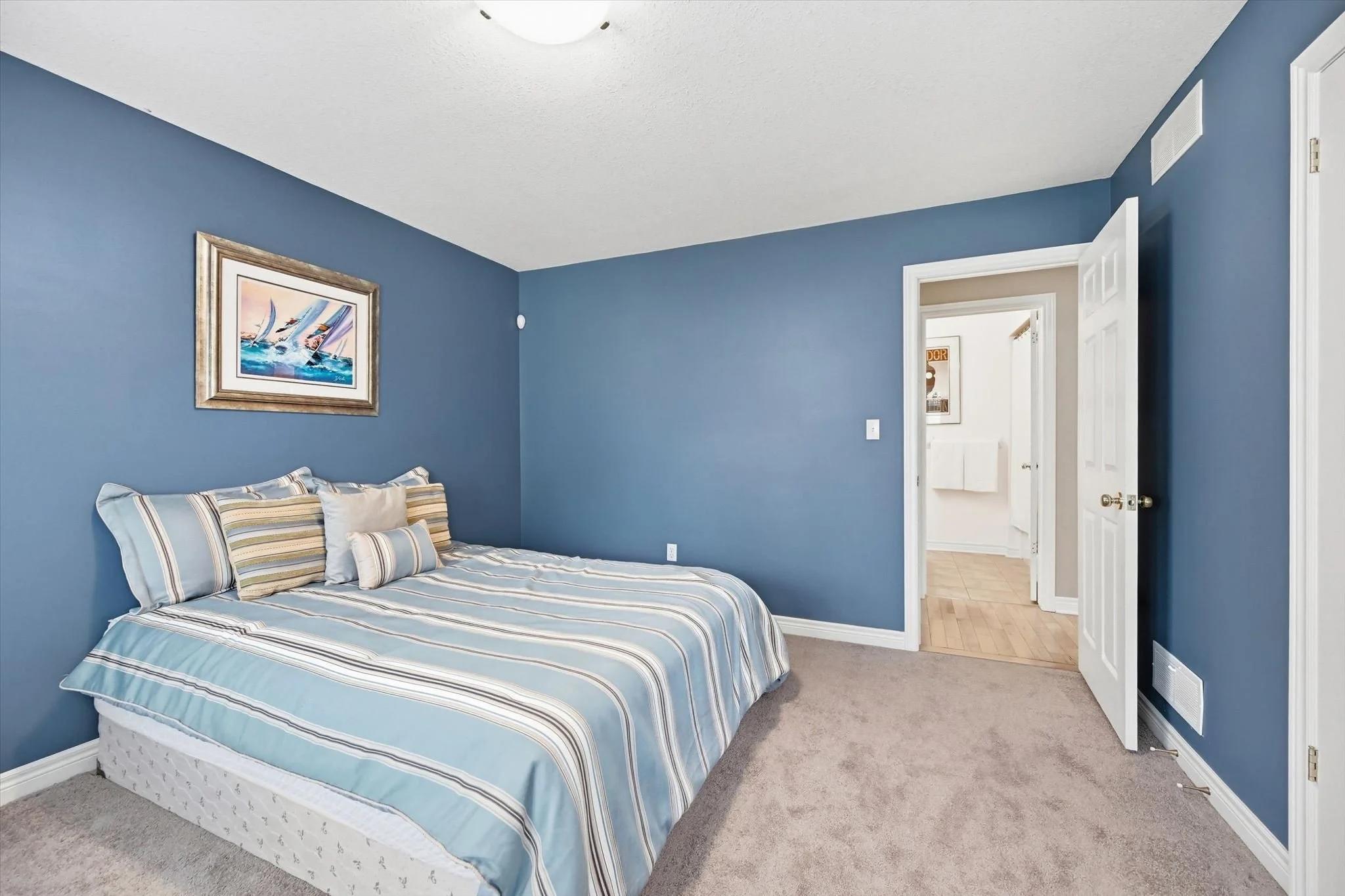 28-44 Thorold Ave-028.jpg