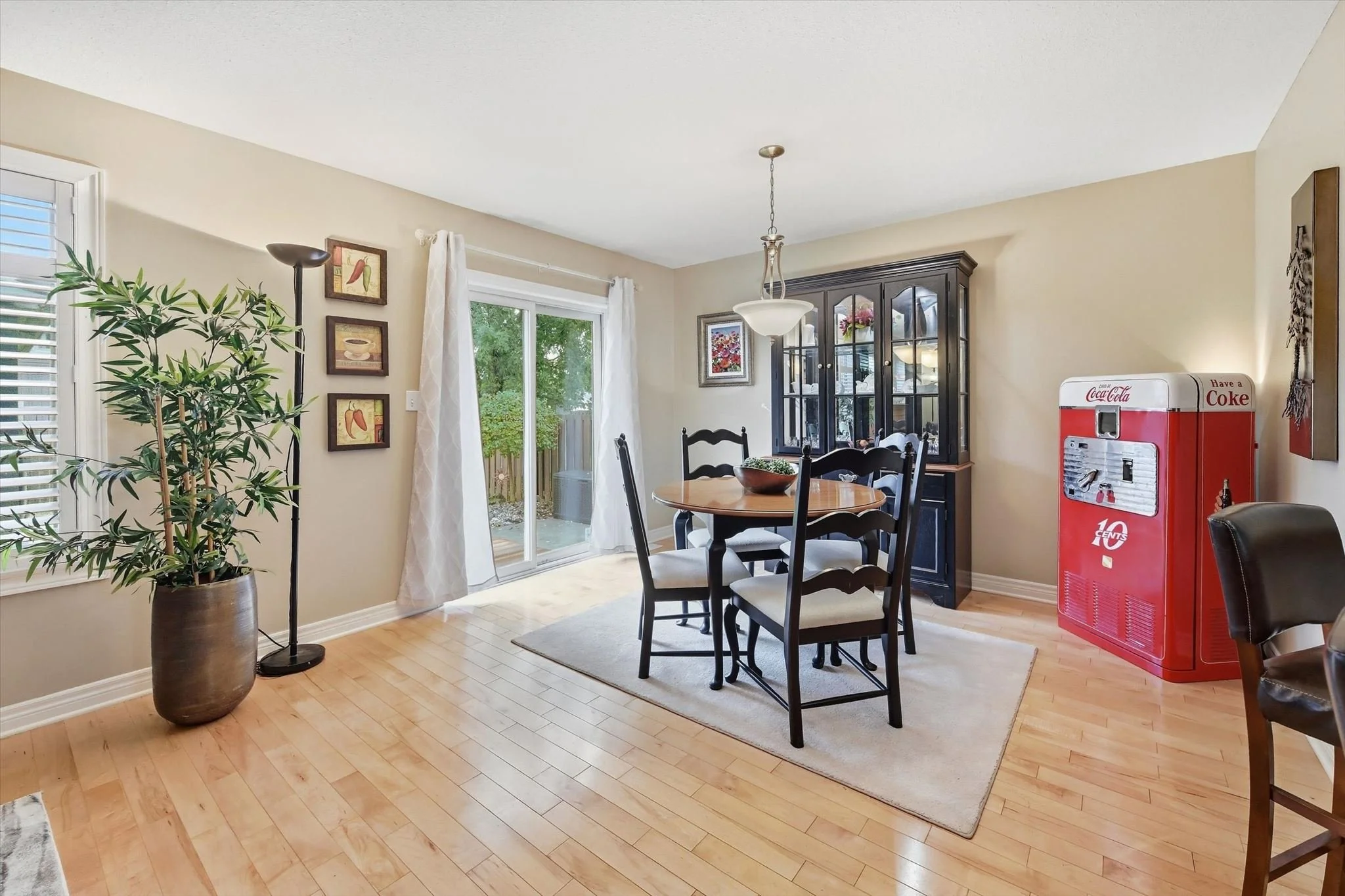 16-44 Thorold Ave-016.jpg