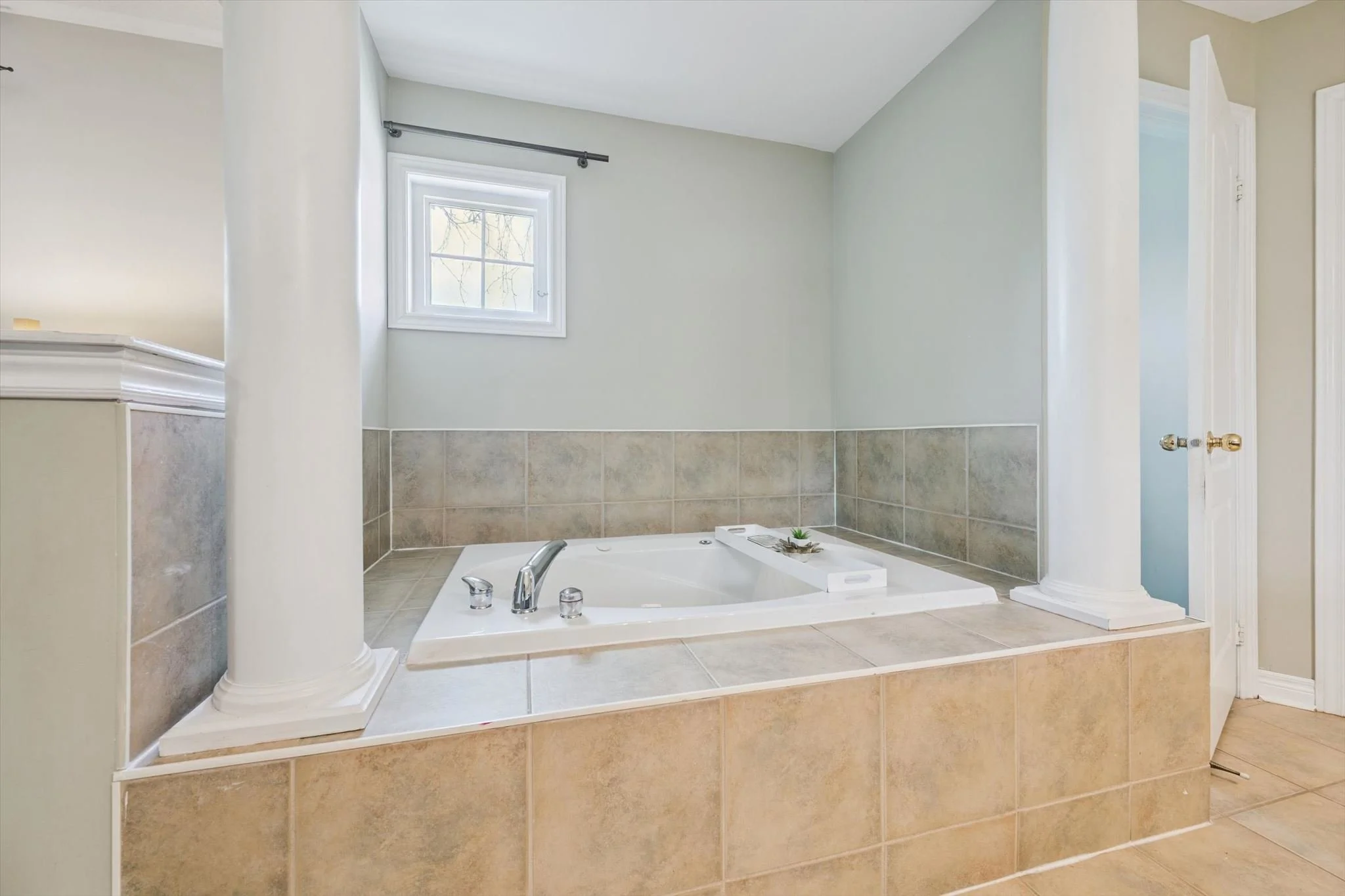 27-Creek Path Ave 027.jpg