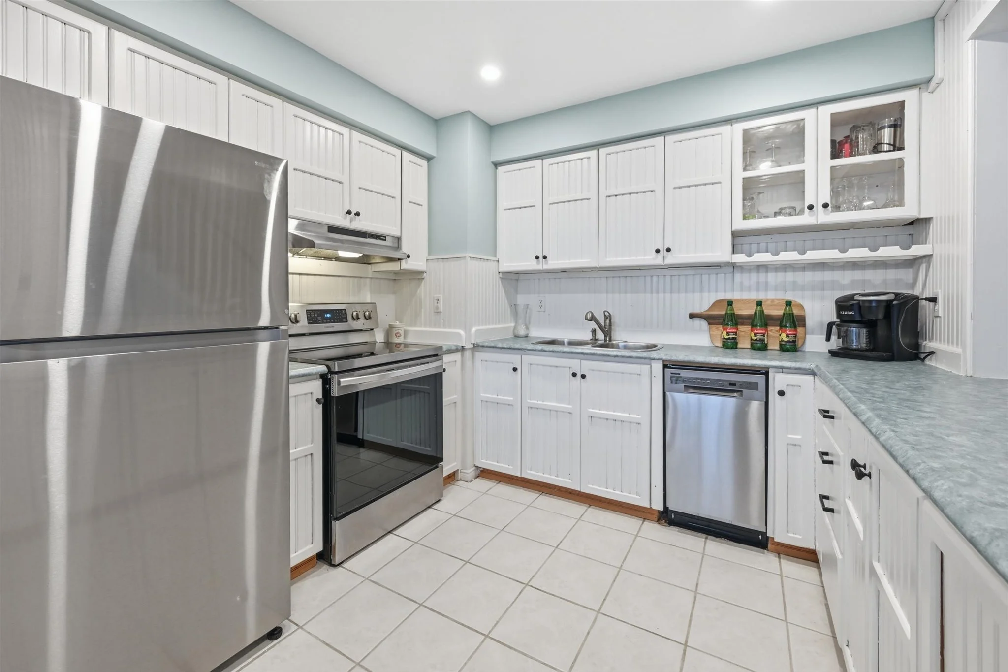 16-26 Moss Blvd 51-016.jpg