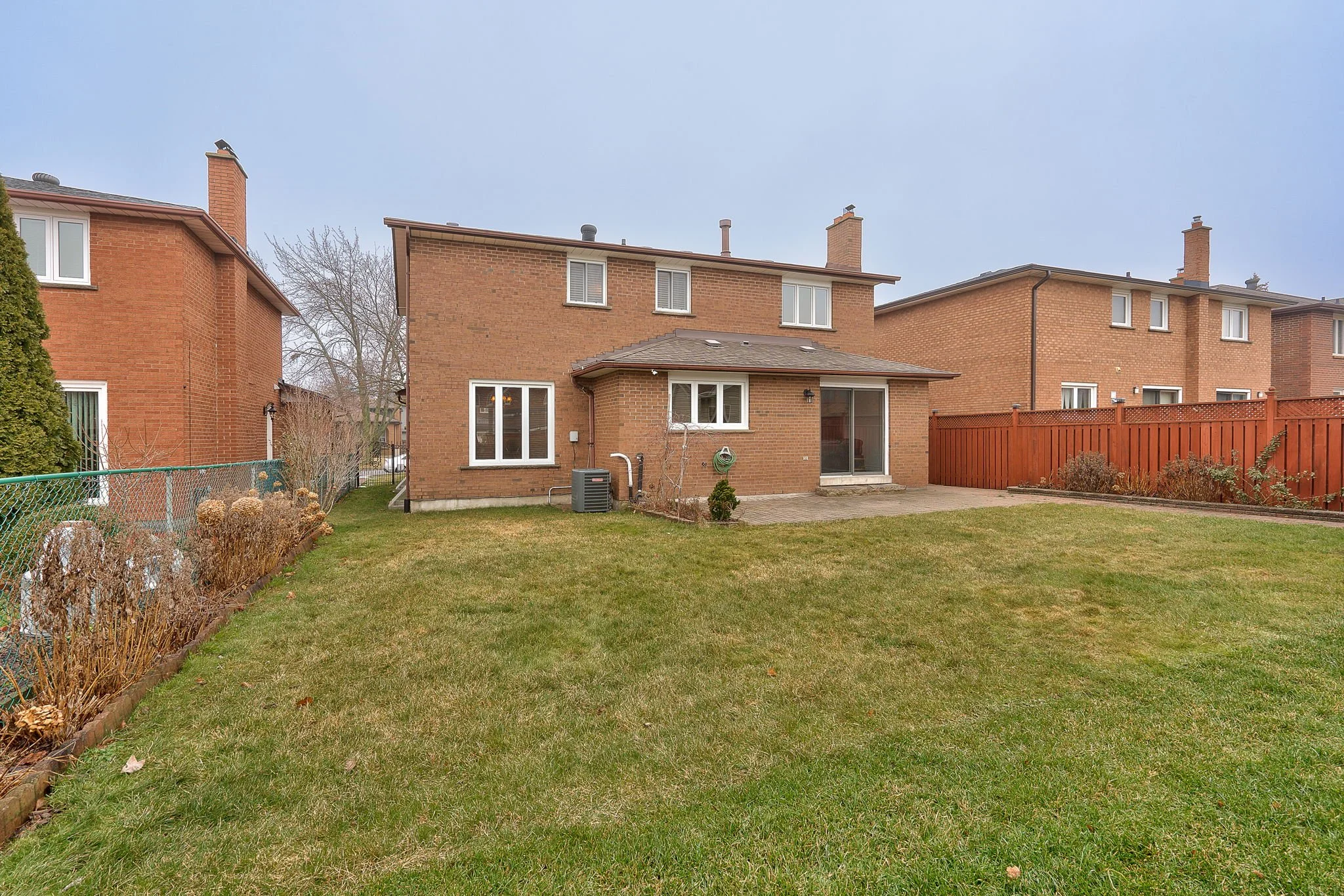2581 Cynara Road - Rear Yard 4.jpg