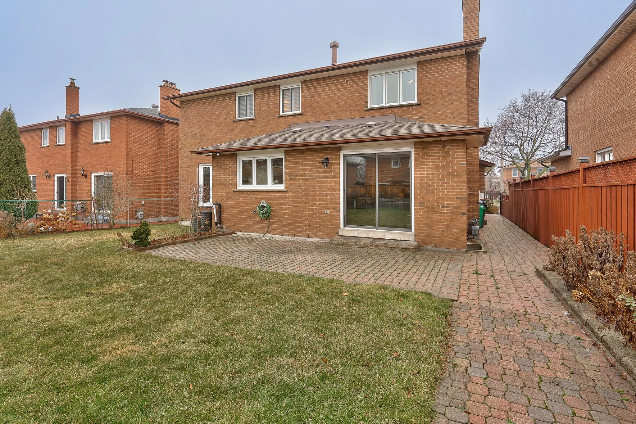 2581 Cynara Road - Rear Yard 5.jpg