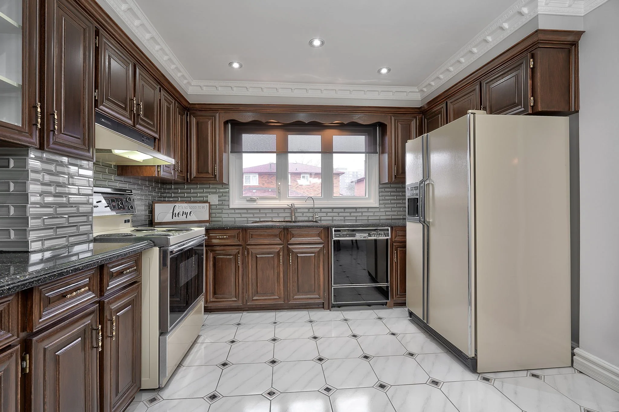 2581 Cynara Road - Kitchen 2.jpg