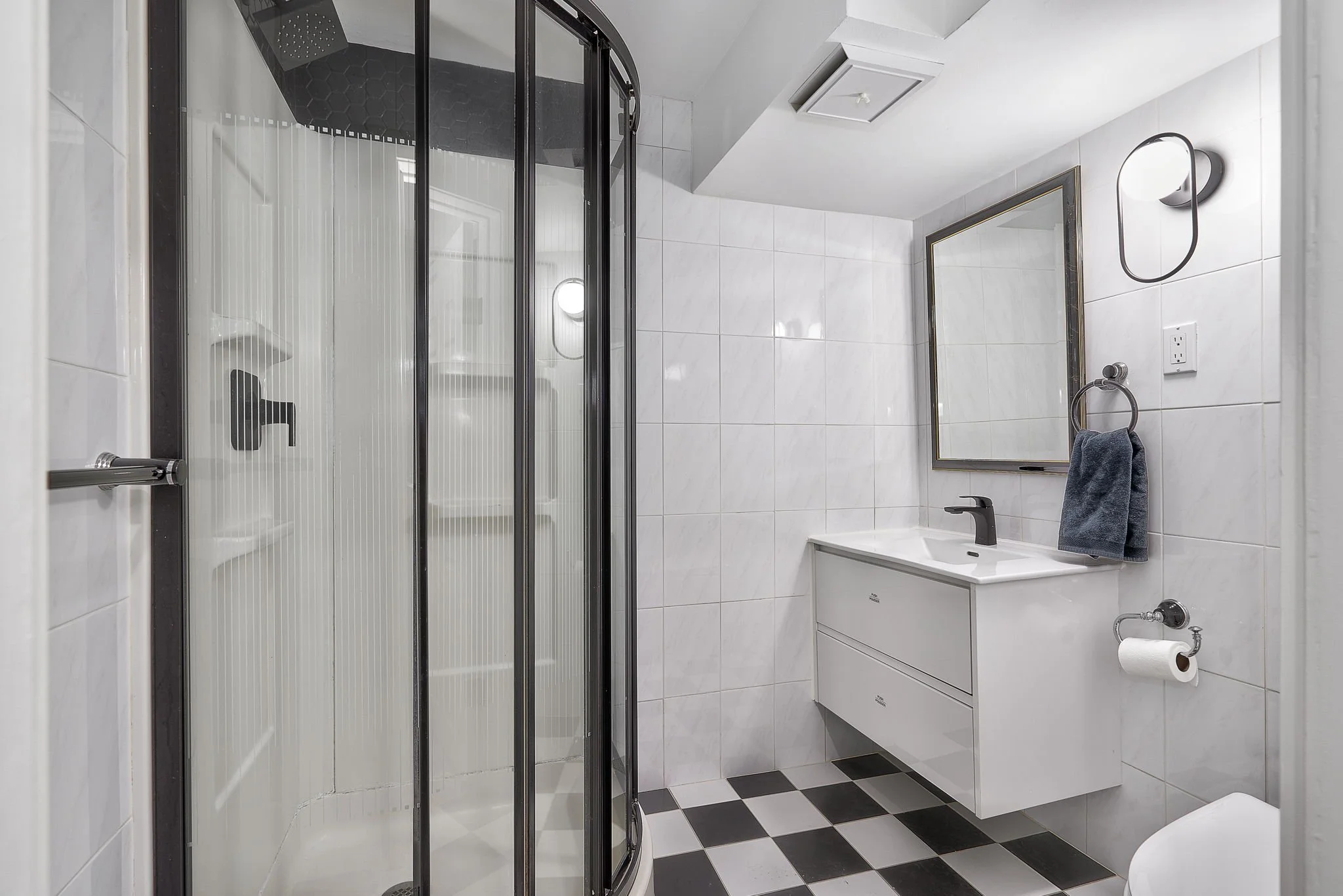 2581 Cynara Road - LL Bathroom 1.jpg