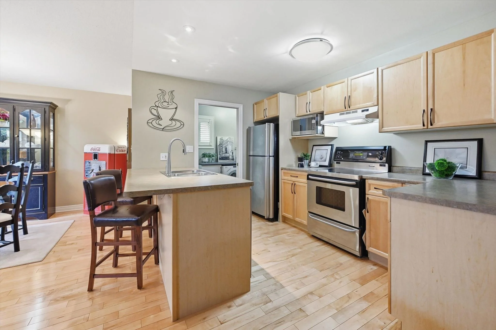 08-44 Thorold Ave-008.jpg
