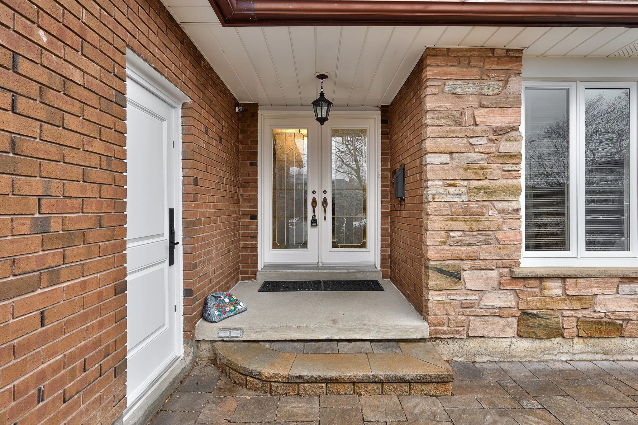 2581 Cynara Road - Entrance 1.jpg