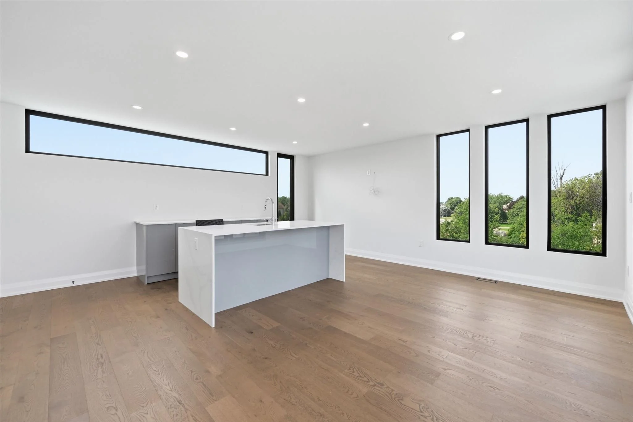 56-36 Windemere Rd-055.jpg