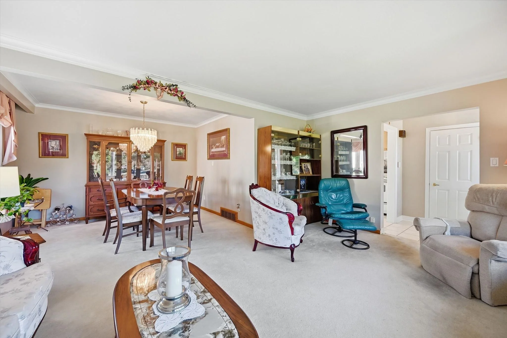 13-305 Queen Mary Dr-013.jpg