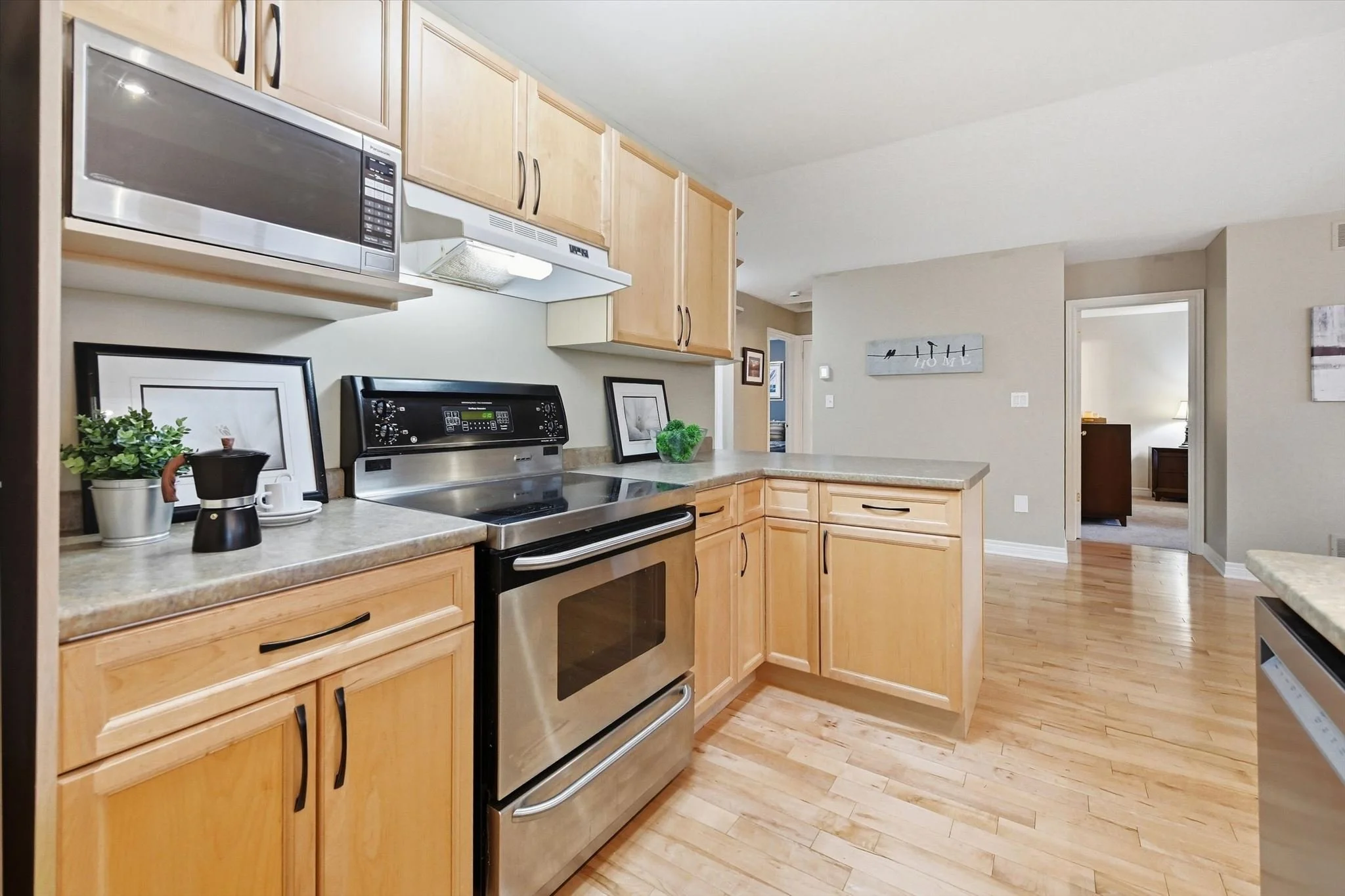 11-44 Thorold Ave-011.jpg