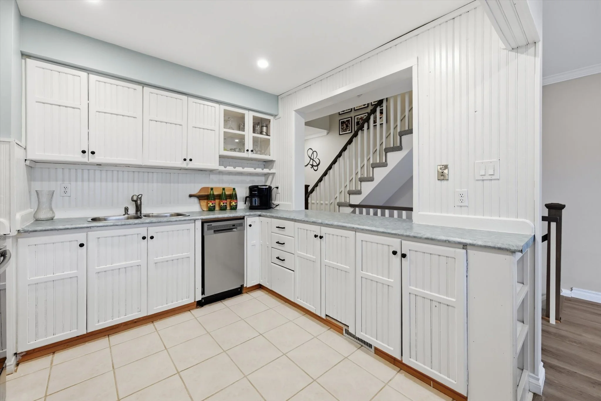 15-26 Moss Blvd 51-015.jpg