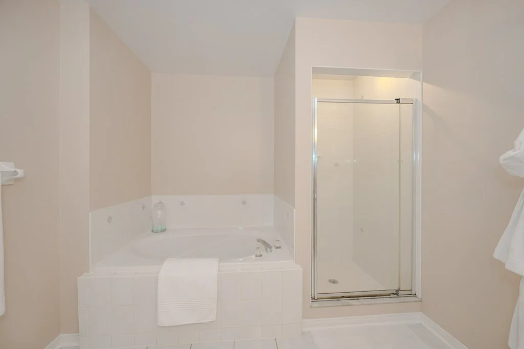 2095 Glenhampton Road - Primary Ensuite 2.jpg