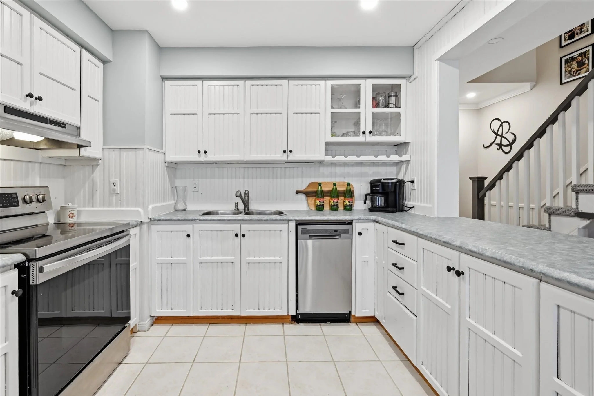 14-26 Moss Blvd 51-014.jpg